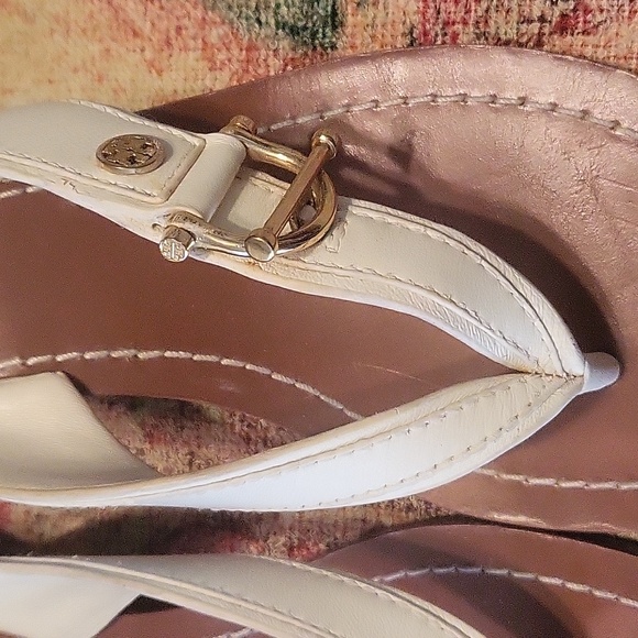 BEAUTIFUL!!! Tory Burch white leather sandals 7.5 - Picture 2 of 6